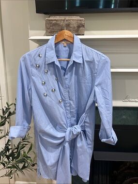 Gibson Latimer Light Blue Button-Front Tie-Waist Shirt with Embellished Accents
